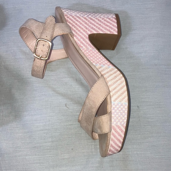 Women’s size 9 Cream Platform Shoes with Chunky Heel - Picture 12 of 14